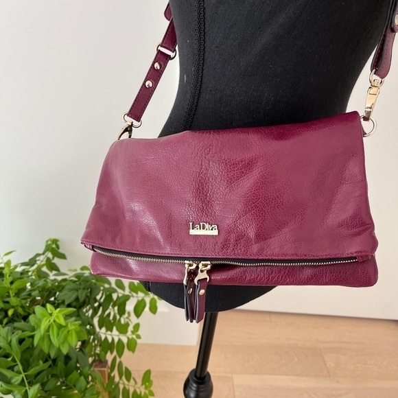 LA DIVA Burgundy Faux Leather Cross Body Bag Gold Hardware Converts to Clutch - Picture 5 of 16